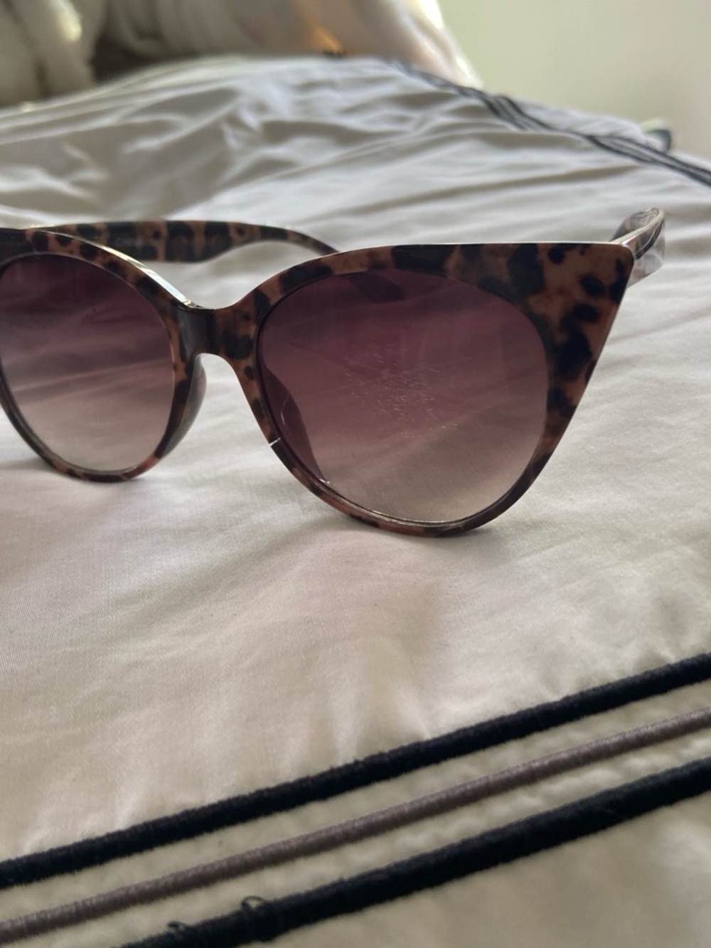 Tortoiseshell Cat-Eye Sunglasses - Brown Gradient Lenses